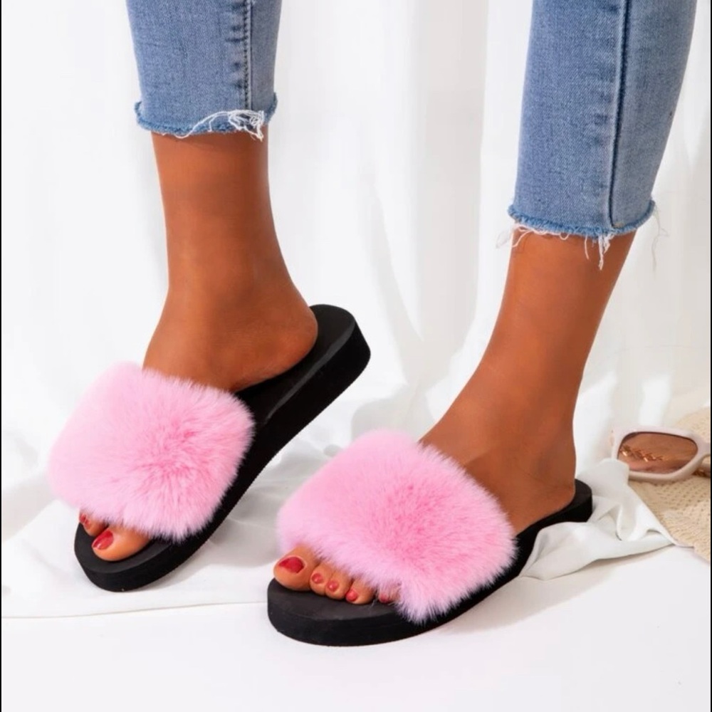 SALE! PINK FLUFFY SLIDE SLIPPERS - Picture 2 of 3